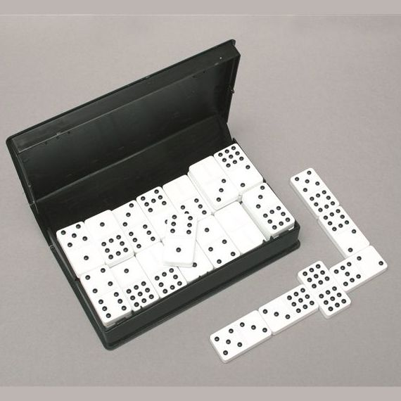 Jeu de dominos en plastique avec des points noirs en relief jusqu'a double 9