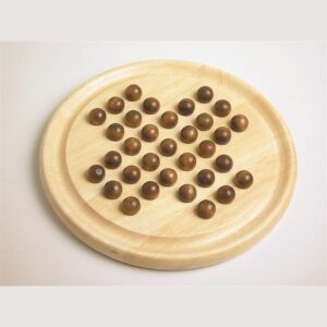 Solitair houten spel met houten knikkers